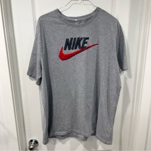 Nike Shirt Mens size 3XL Gray Sportswear Logo graphic Tee Short Sleeves